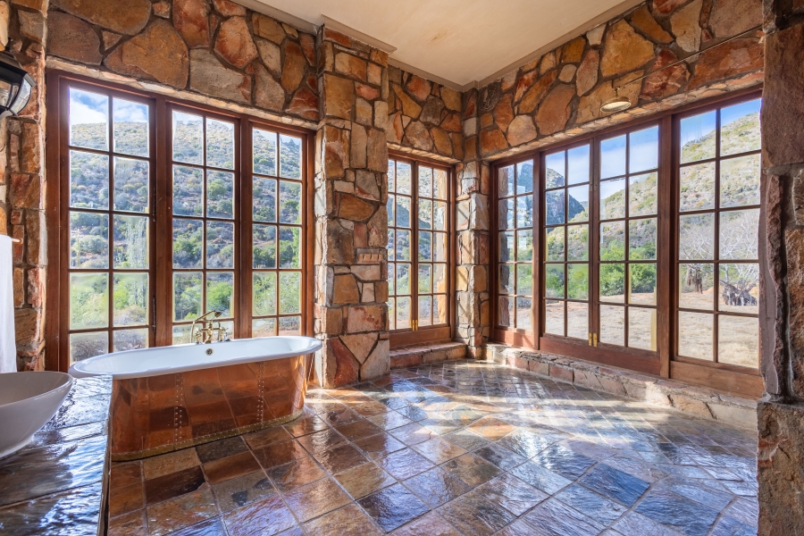 5 Bedroom Property for Sale in Uitenhage Rural Eastern Cape